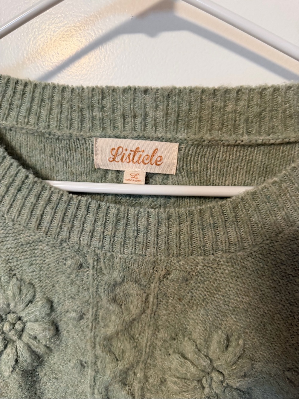 Listicle cottage core Sage Green Cable-Knit sweater Floral detail grandma core - Picture 3 of 3
